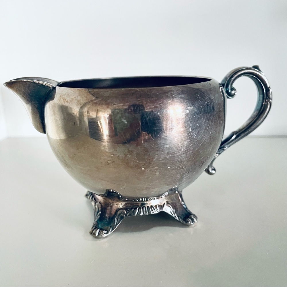 Vintage VTG Wm. A. Rogers Oneida Limited Silver Plated Creamer with Feet